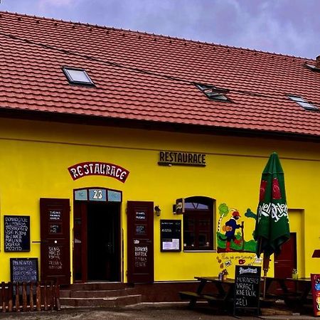 Hrusicka Restaurace A Penzion Hrusice 外观 照片