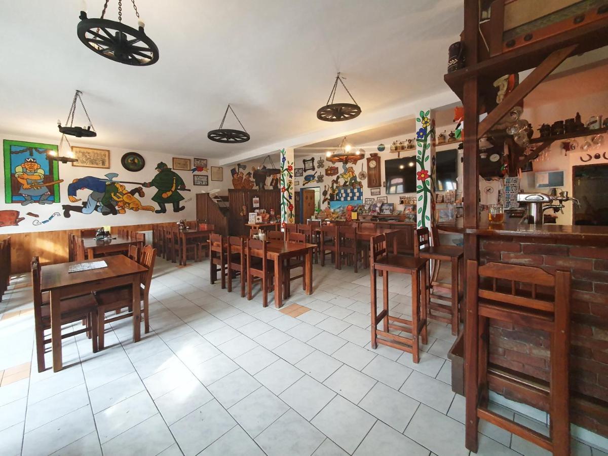 Hrusicka Restaurace A Penzion Hrusice 外观 照片