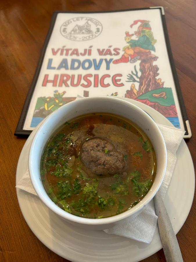 Hrusicka Restaurace A Penzion Hrusice 外观 照片
